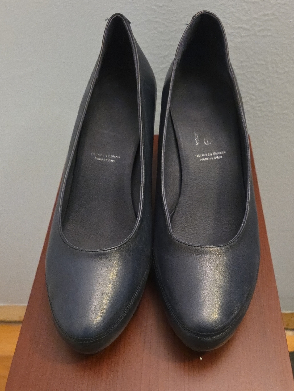 Women's Navy Leather Heeled Pumps
